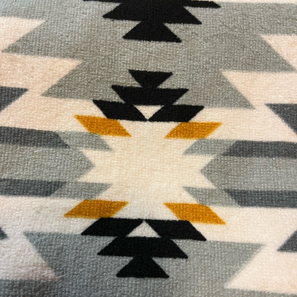 🆕 Yellowstone Dutton Ranch Aztec Beach Towel - Picture 3 of 8
